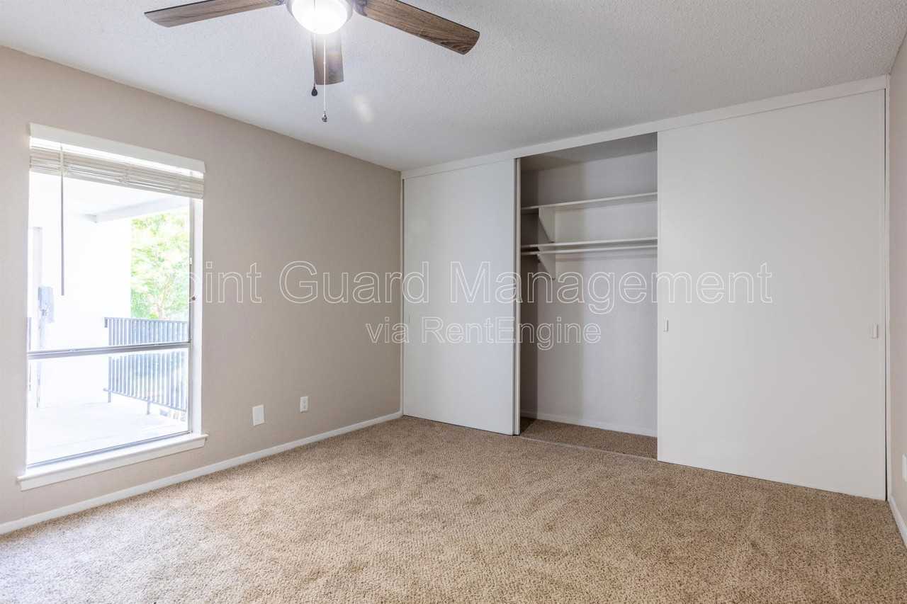 2240 Ridgmar Plz #43 - Photo 7 of 34