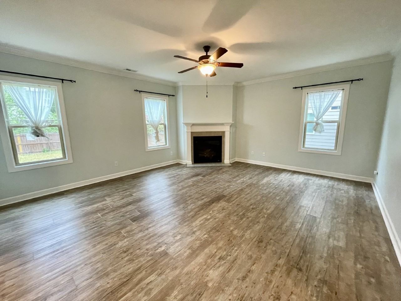 3037 Eagle Crest Ln - Photo 4 of 31