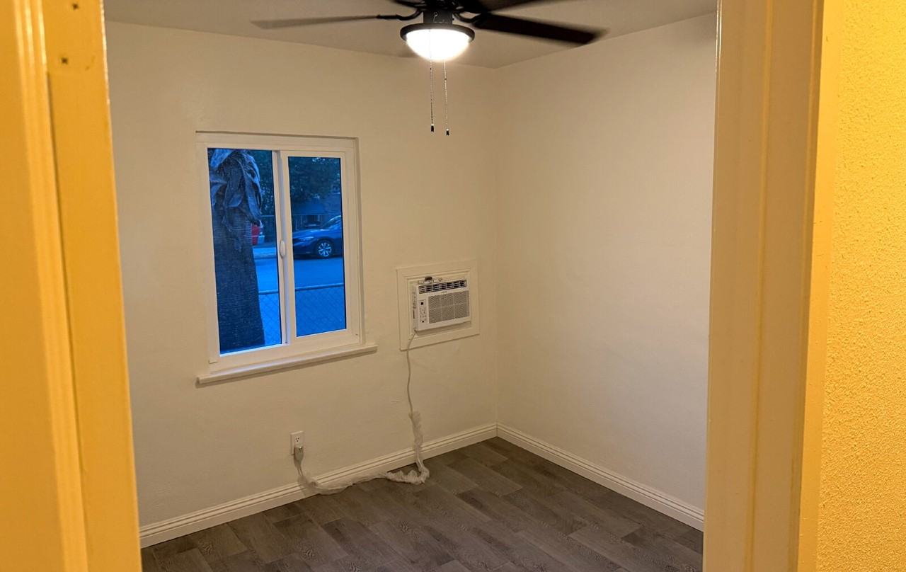 137 N L St - Photo 2 of 15