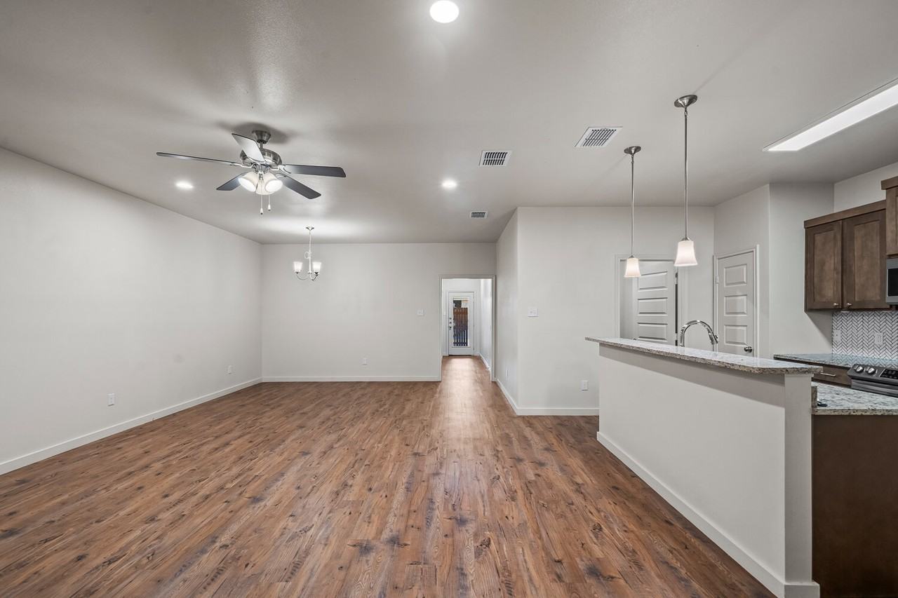 2527 134th St - Photo 3 of 21