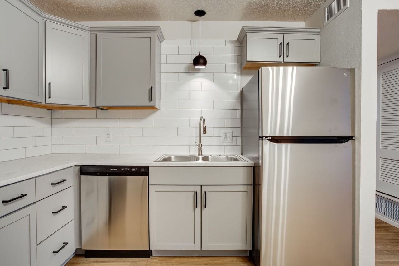 228 Hickory St - Photo 6 of 16