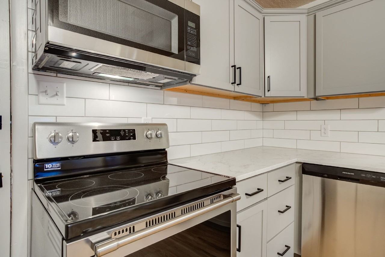 228 Hickory St - Photo 7 of 16