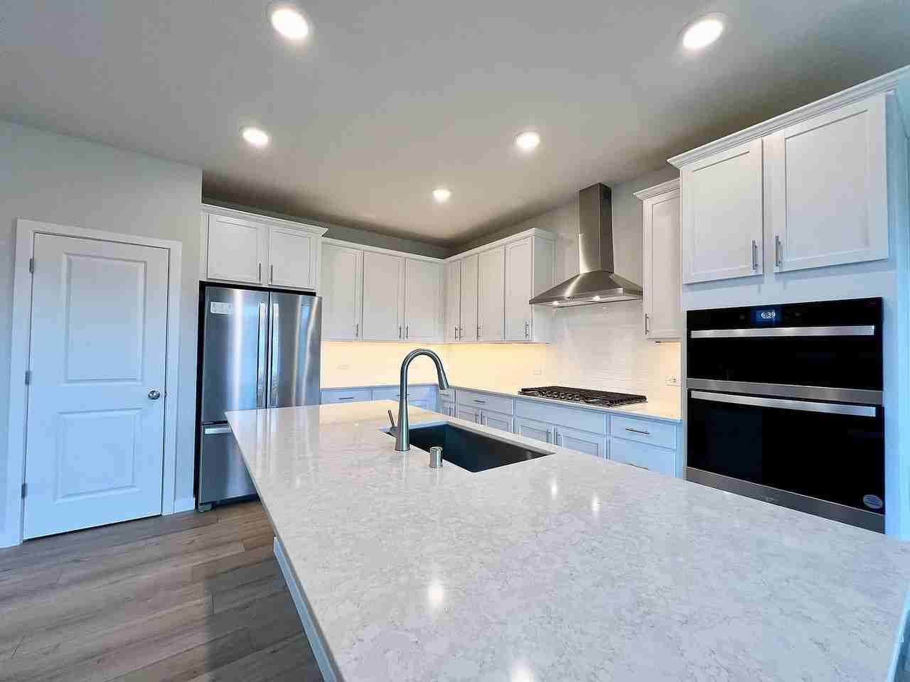 3410 Sw Anchorage Ln - Photo 2 of 21