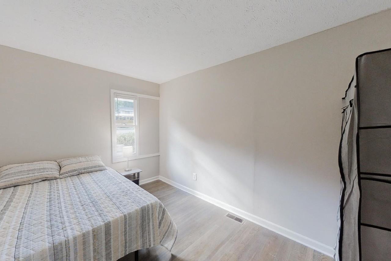 437 N Hairston Rd - Photo 3 of 30