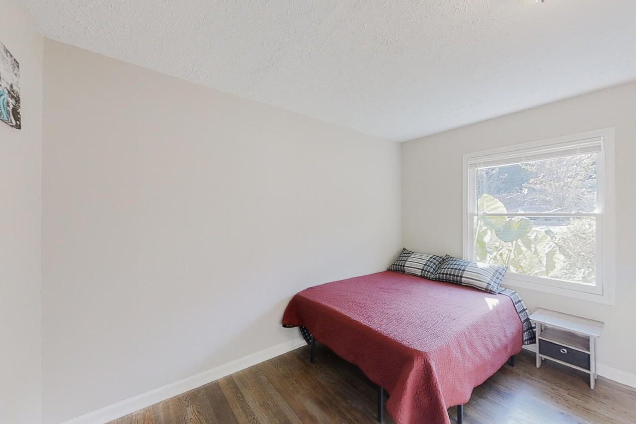 437 N Hairston Rd - Photo 5 of 30