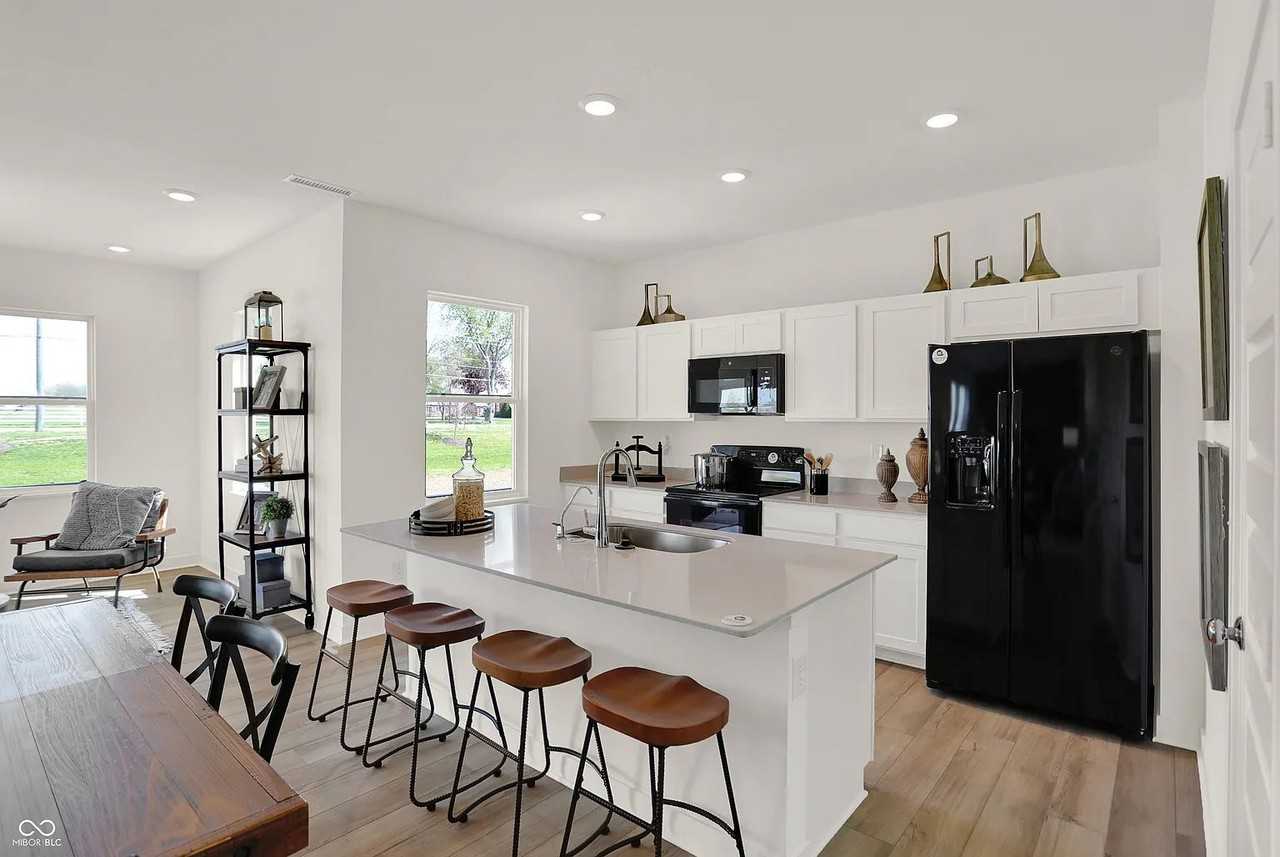 11812 Vale St - Photo 4 of 29