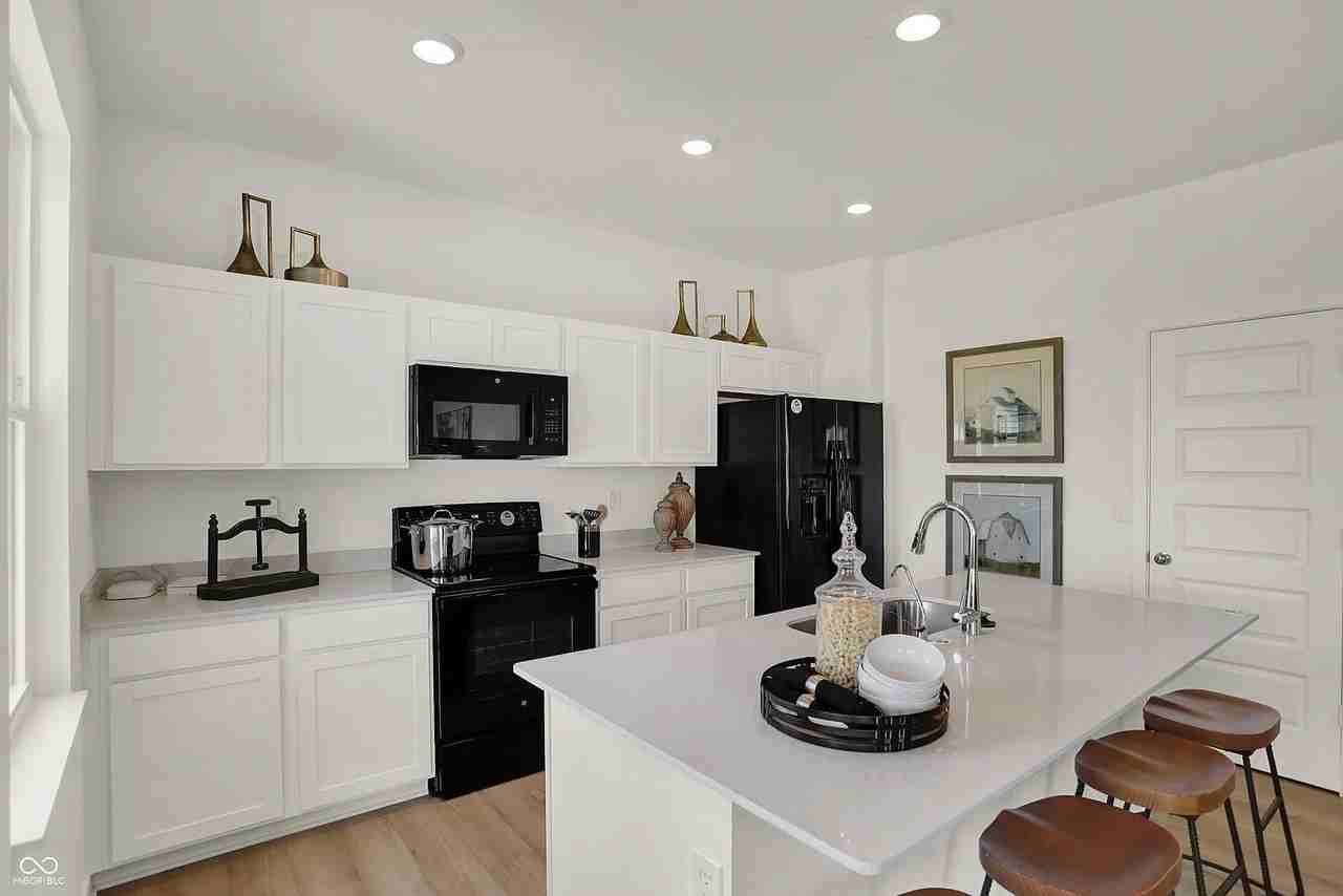 11812 Vale St - Photo 5 of 29