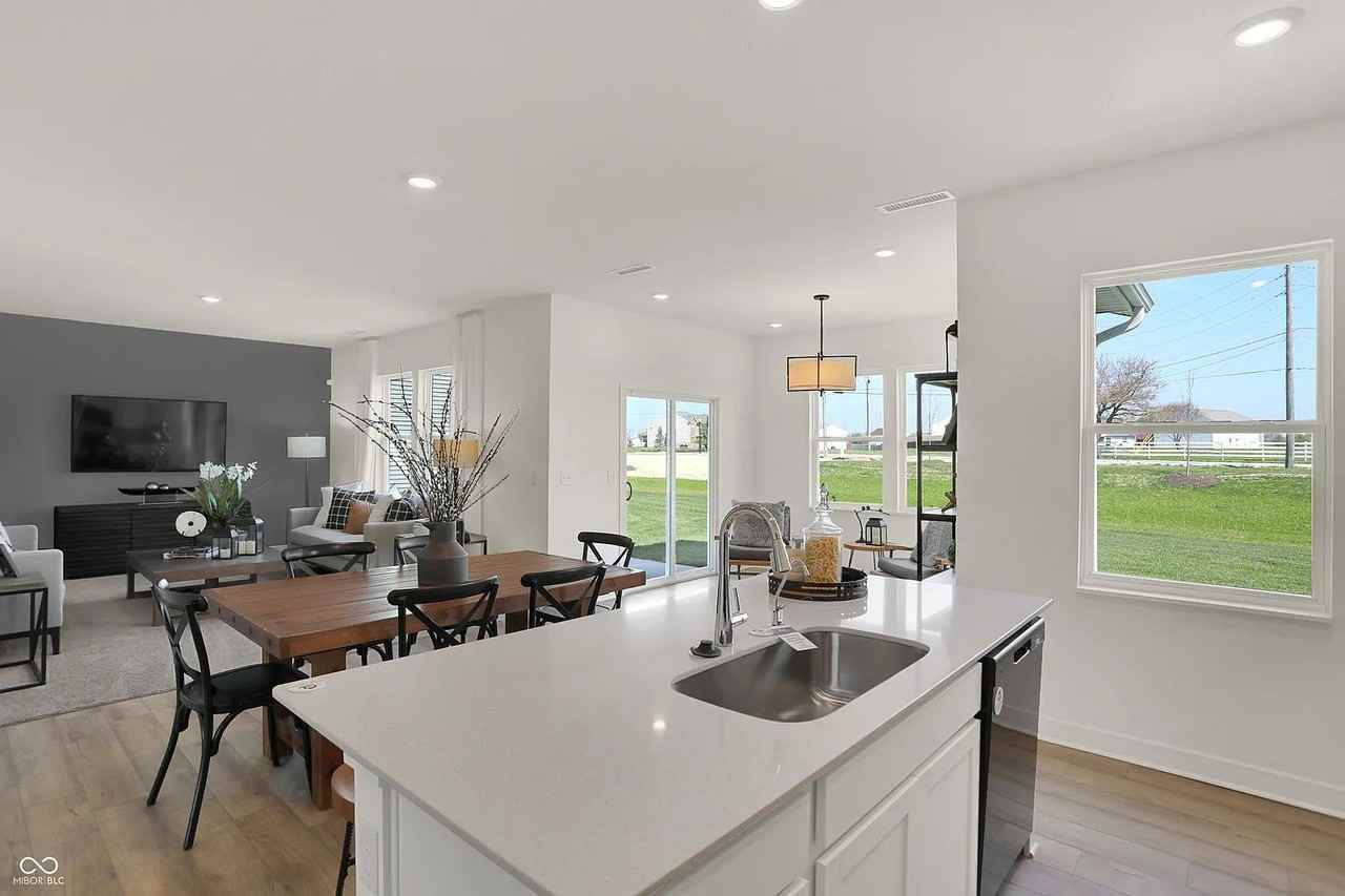 11812 Vale St - Photo 6 of 29