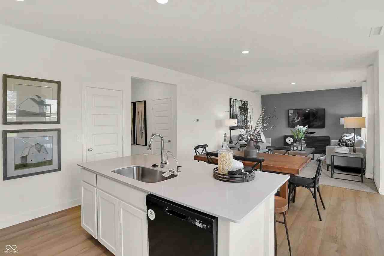 11812 Vale St - Photo 7 of 29