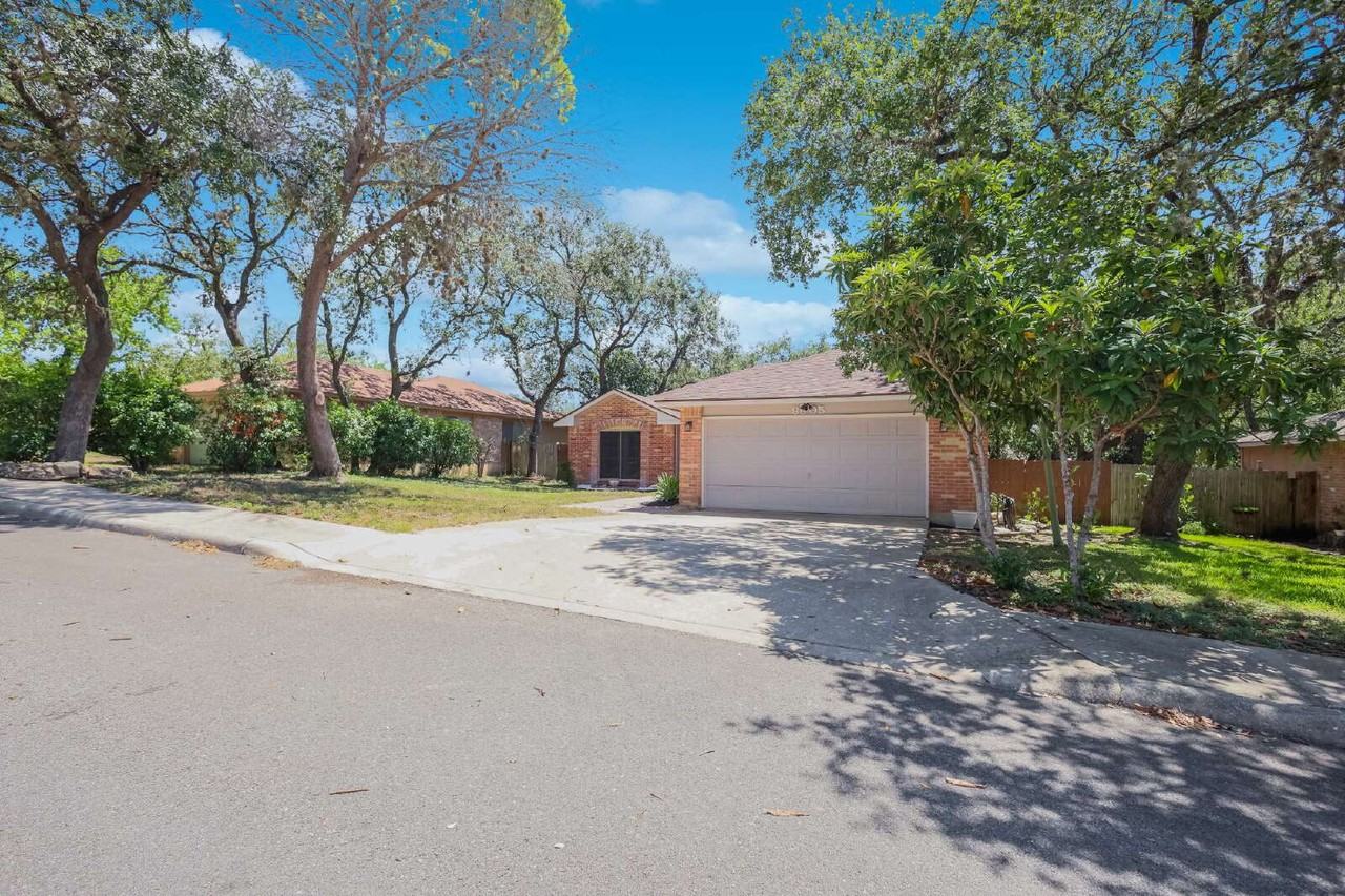 8605 Wood Peak - Photo 2 of 33