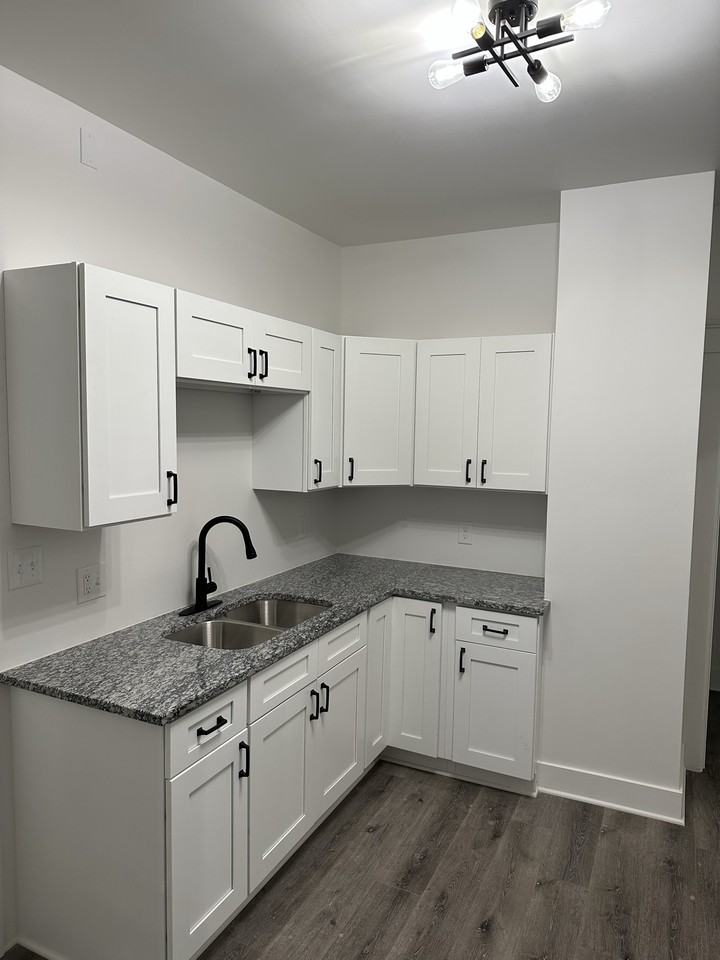 607 Sw Topeka Blvd #1 - Photo 6 of 22