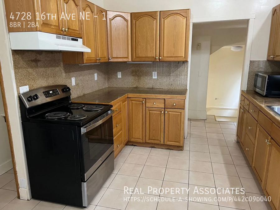 4728 16th Ave Ne #1 - Photo 4 of 9