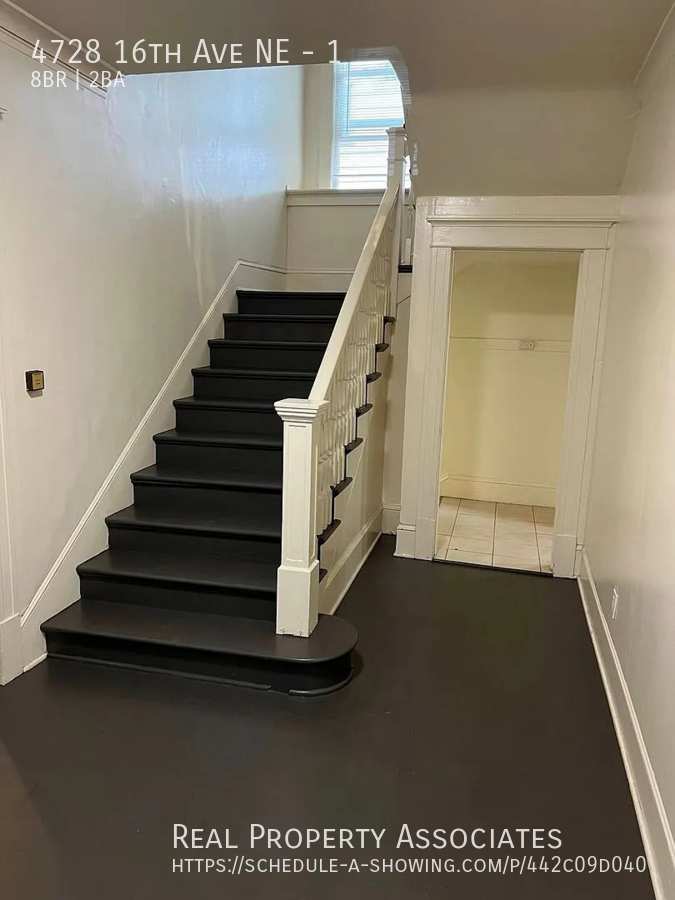 4728 16th Ave Ne #1 - Photo 5 of 9