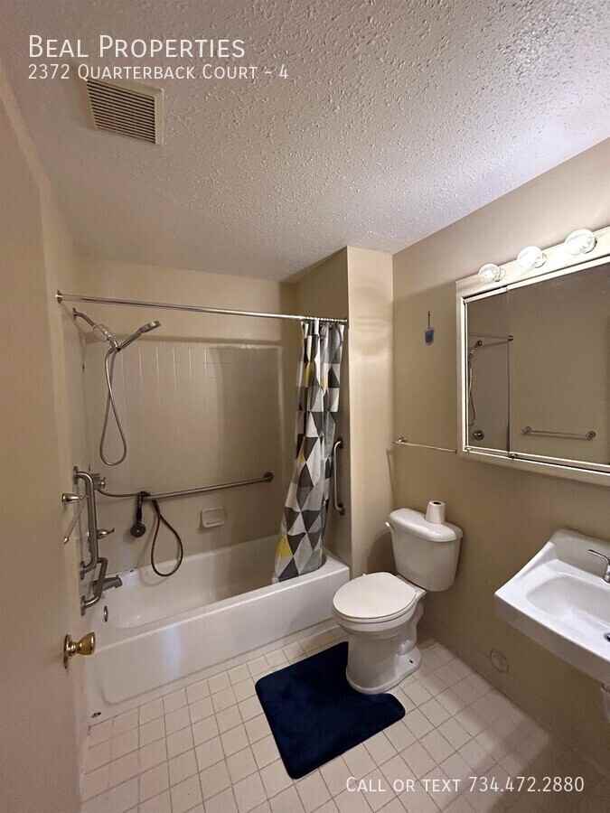 2372 Quarterback Ct #4 - Photo 5 of 9