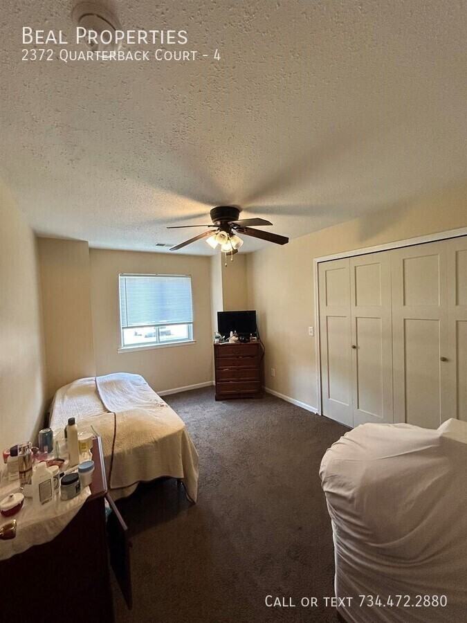 2372 Quarterback Ct #4 - Photo 6 of 9