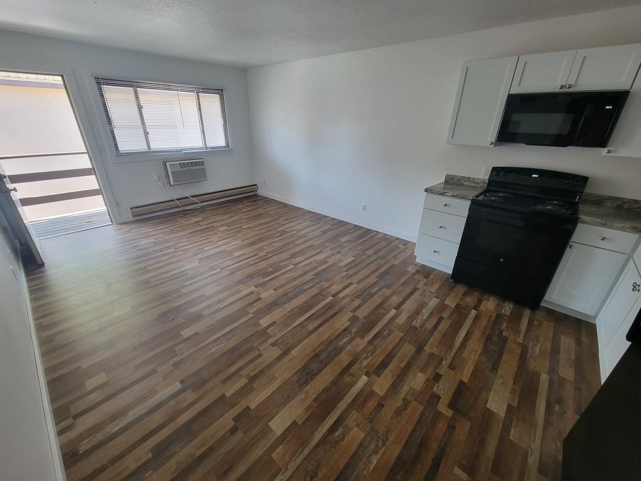 425 10th St N #2 - Photo 3 of 20