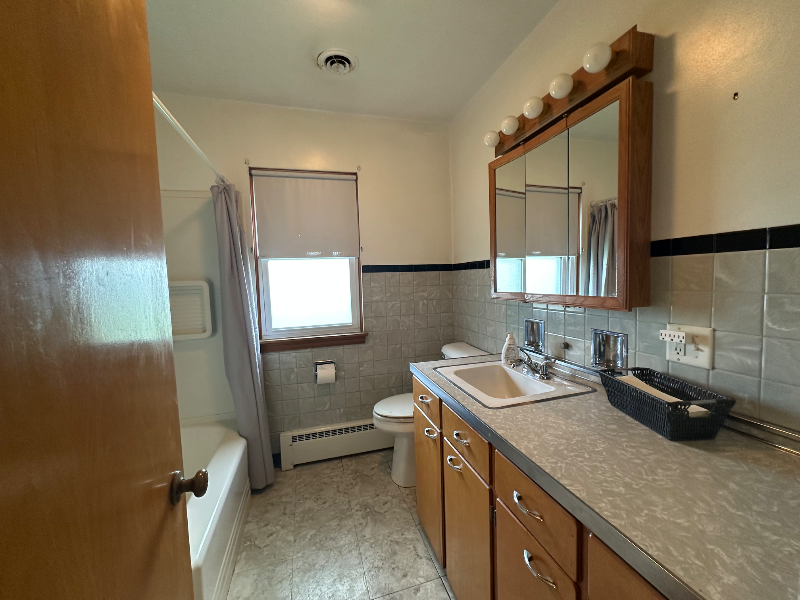 421 East South Street - Photo 3 of 9