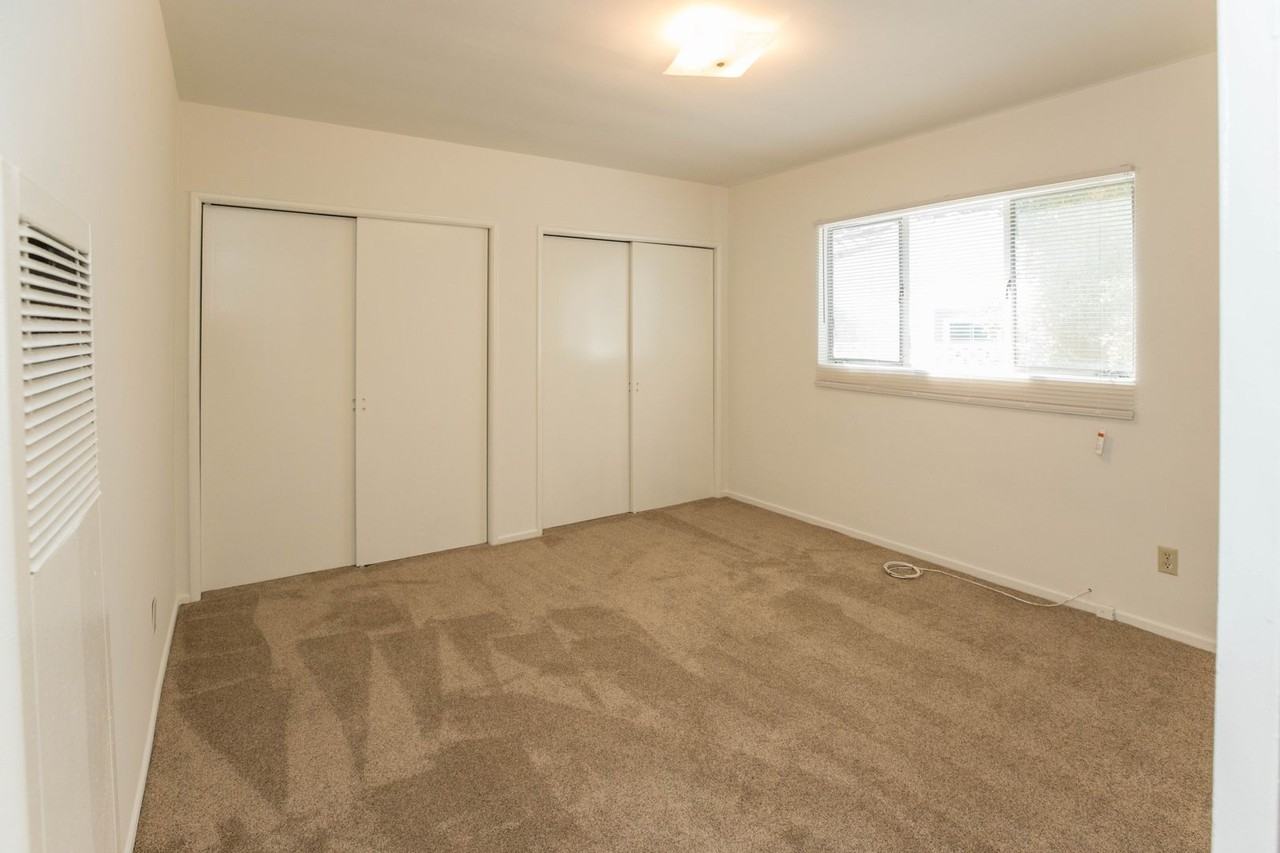 145 N La Peer Dr #1 - Photo 6 of 9