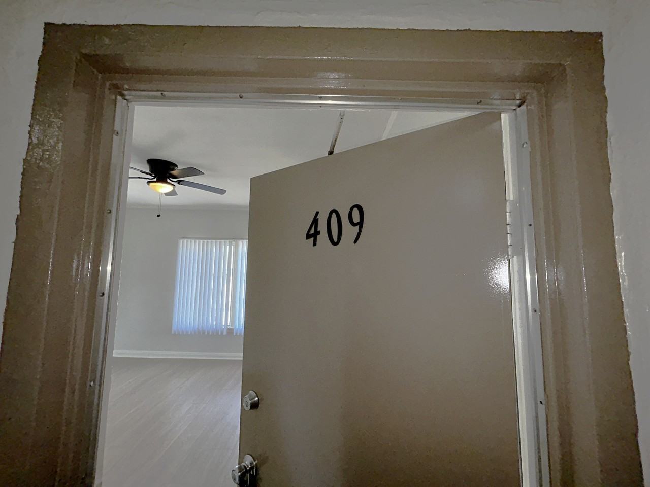 3170 - 856 S. Catalina St. - Photo 3 of 16