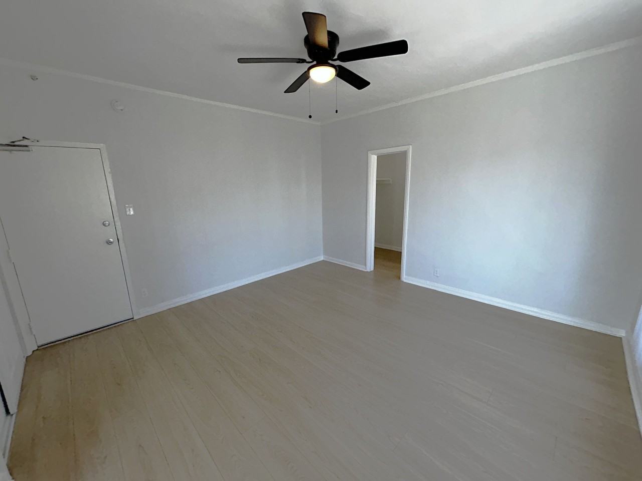 3170 - 856 S. Catalina St. - Photo 5 of 16