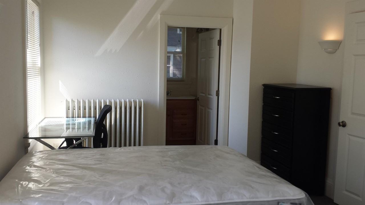 115 Dewitt Place - Photo 7 of 12