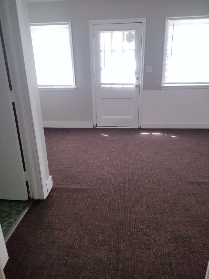 211 West 14th Street - Photo 5 of 10