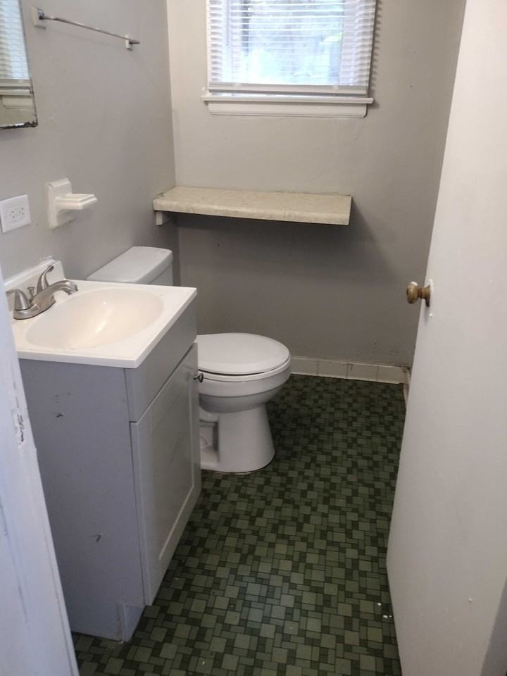 211 West 14th Street - Photo 7 of 10