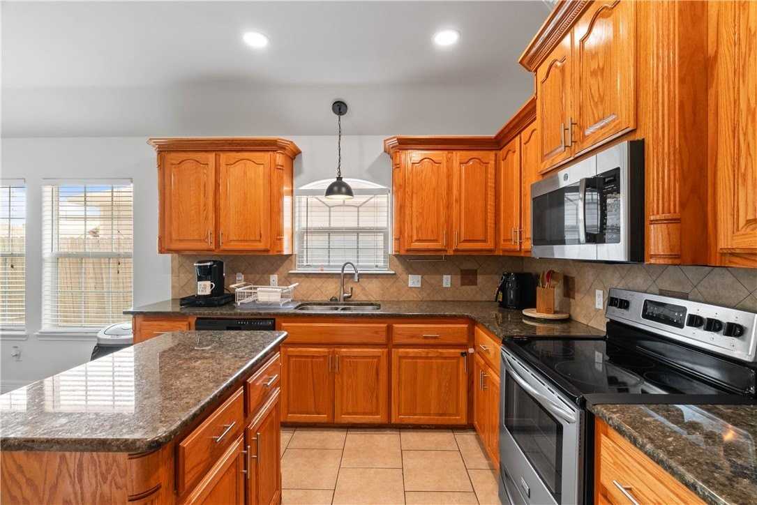 6902 Aaron Dr - Photo 4 of 20