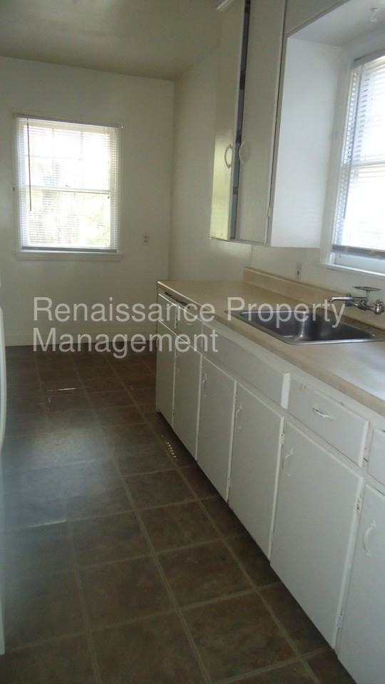 519 S Hayford Ave - Photo 3 of 11