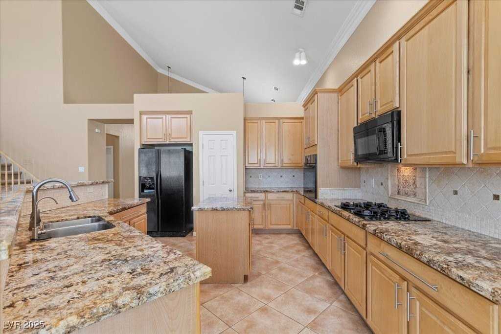 5863 Gushing Spring Ave - Photo 4 of 50