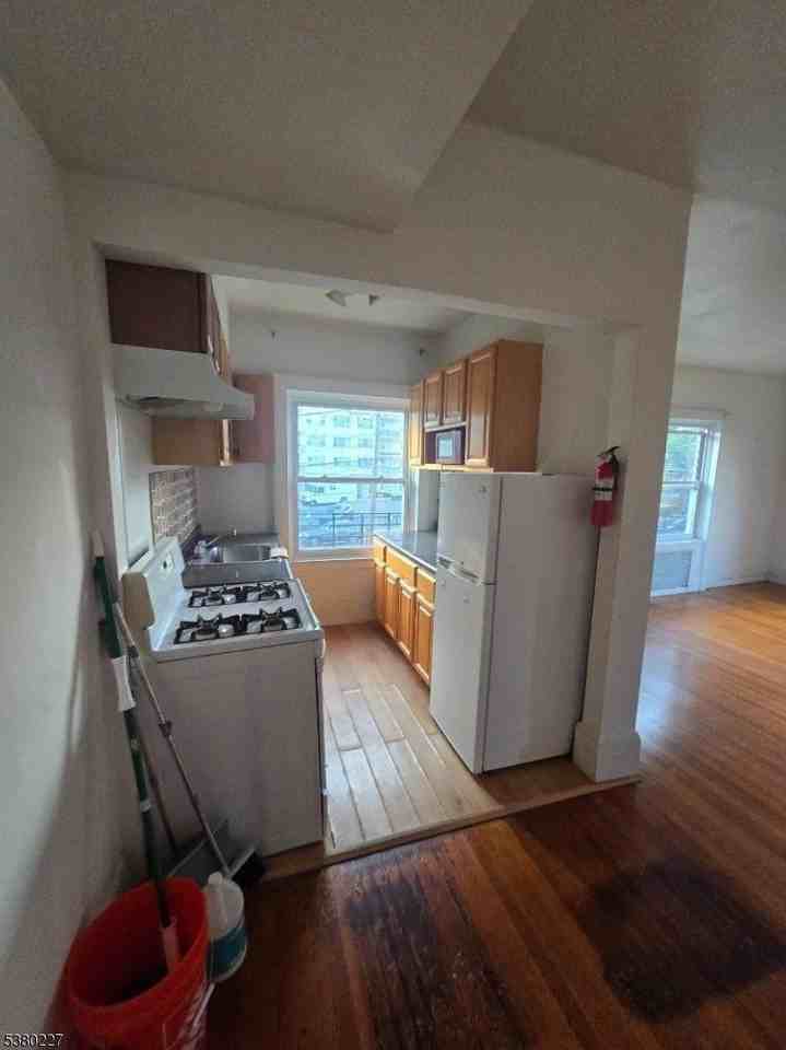 379 Mount Prospect Ave #4 - Photo 6 of 21