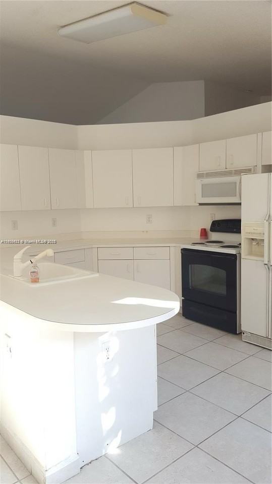 12336 Southwest 144th Terrace - Photo 3 of 10