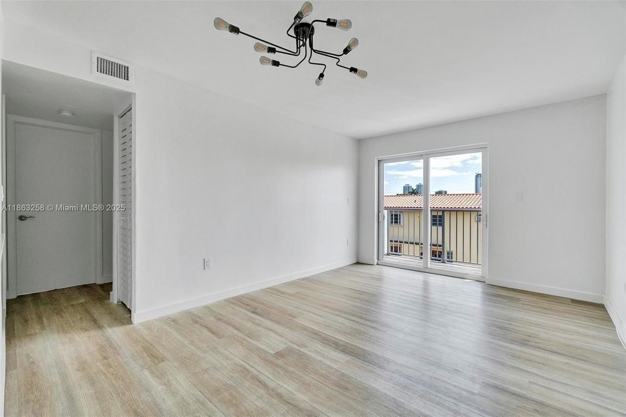 620 Southwest 10th Street #405 - Photo 6 of 21