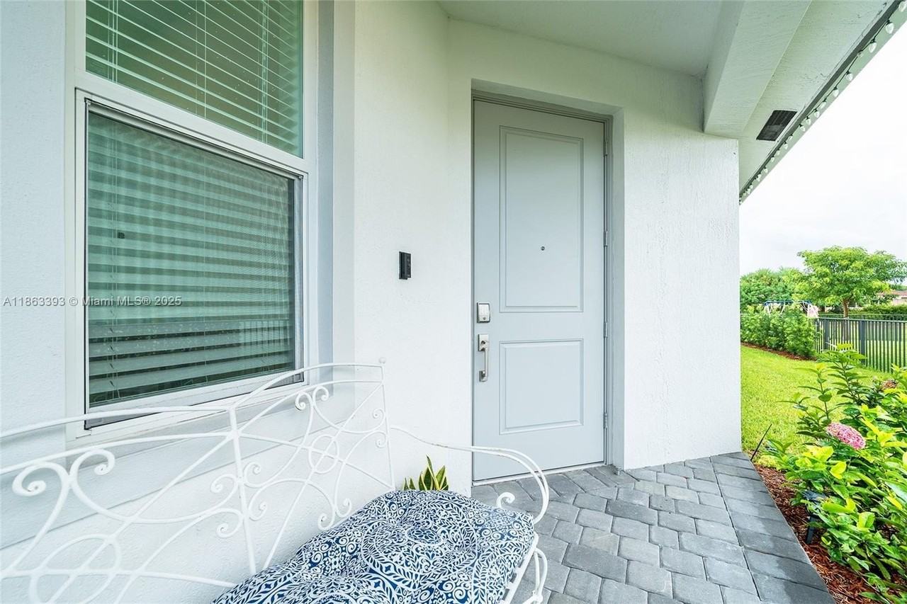 4230 Rosa Dr - Photo 5 of 50