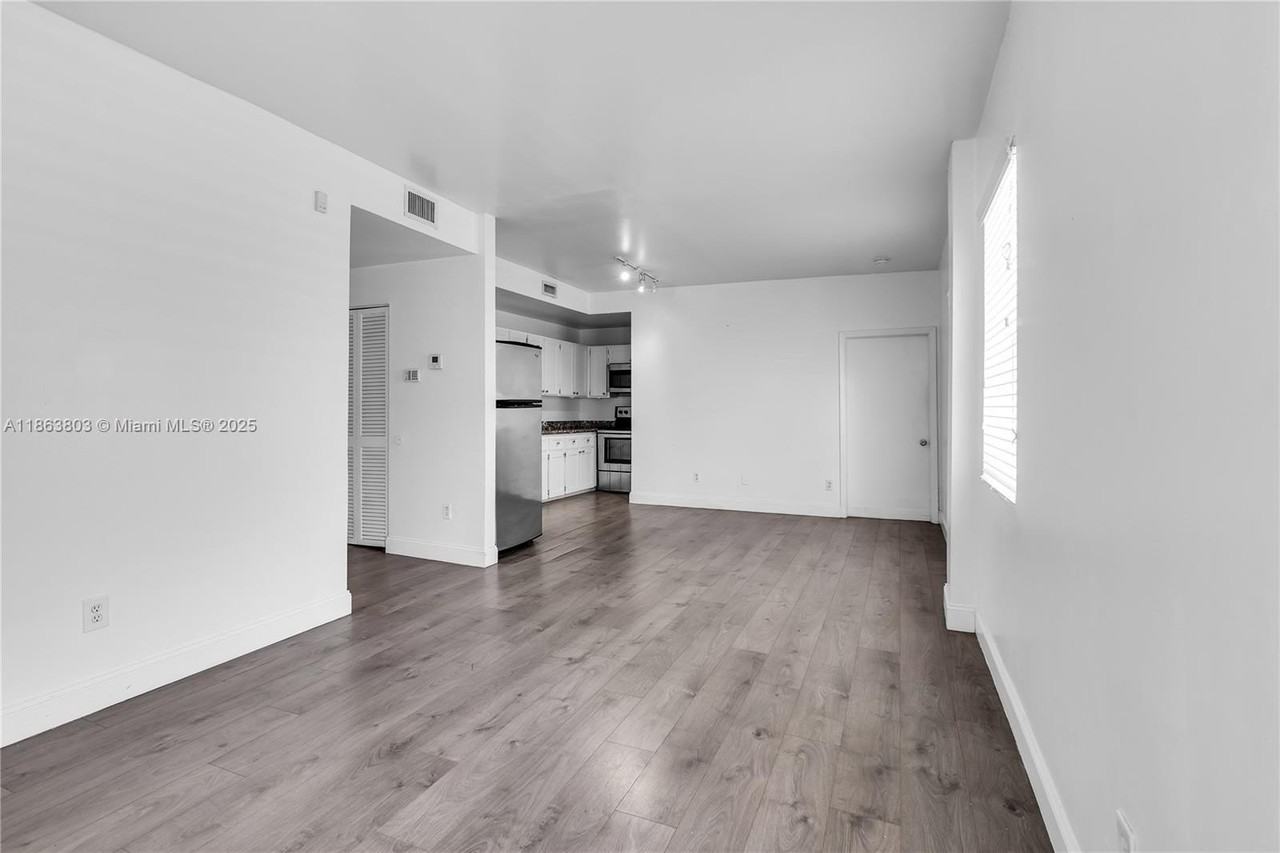 737 Jefferson Avenue #102 - Photo 5 of 34