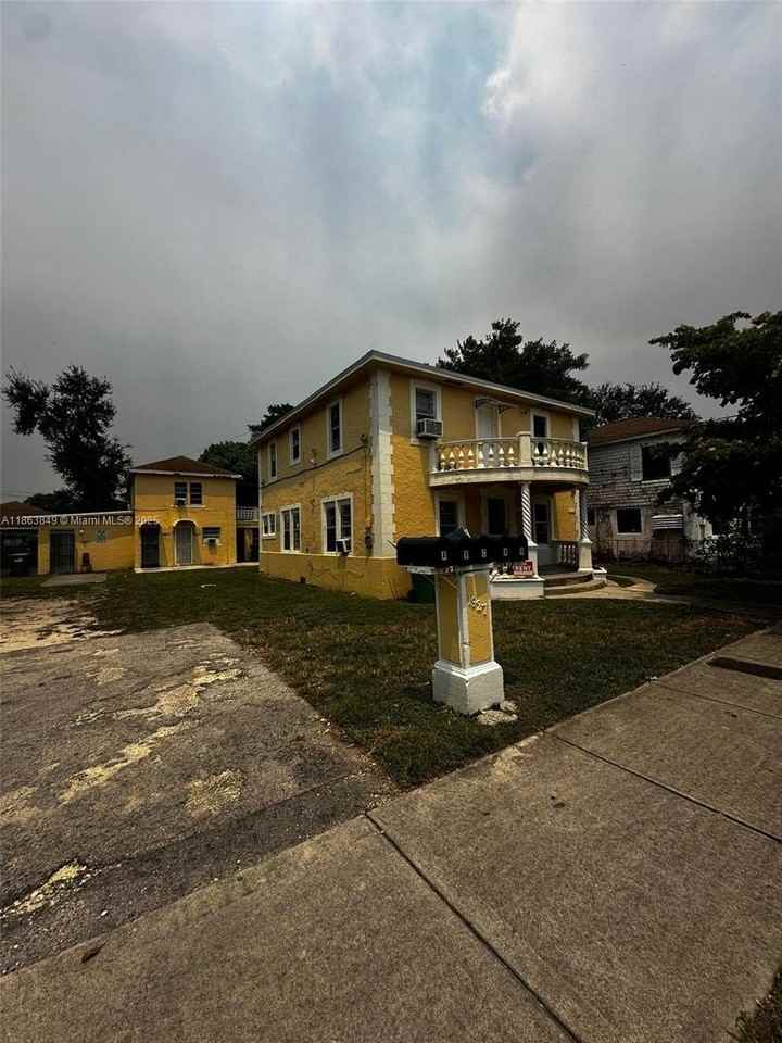 1925 Nw 56th St - Photo 3 of 9