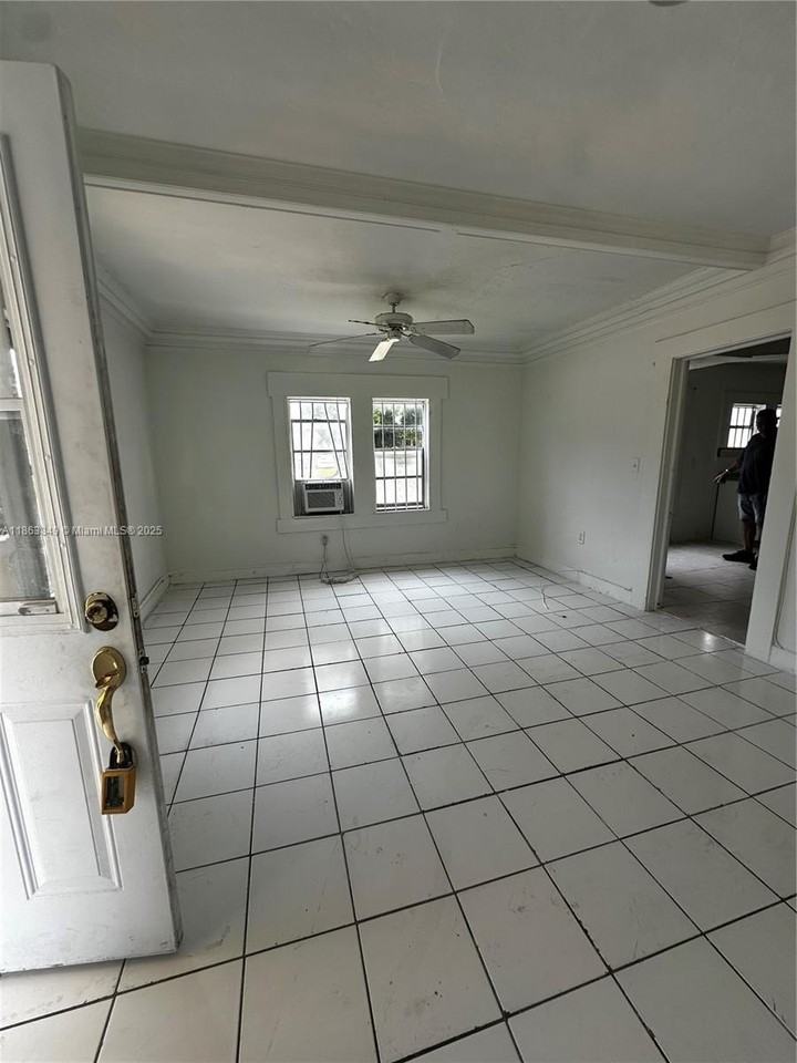 1925 Nw 56th St - Photo 4 of 9