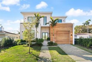 9132 Dickens Ave - Photo 1 of 1