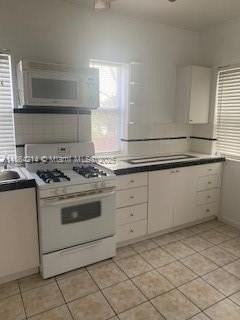 1537 Sw 1st St #2 - Photo 4 of 10