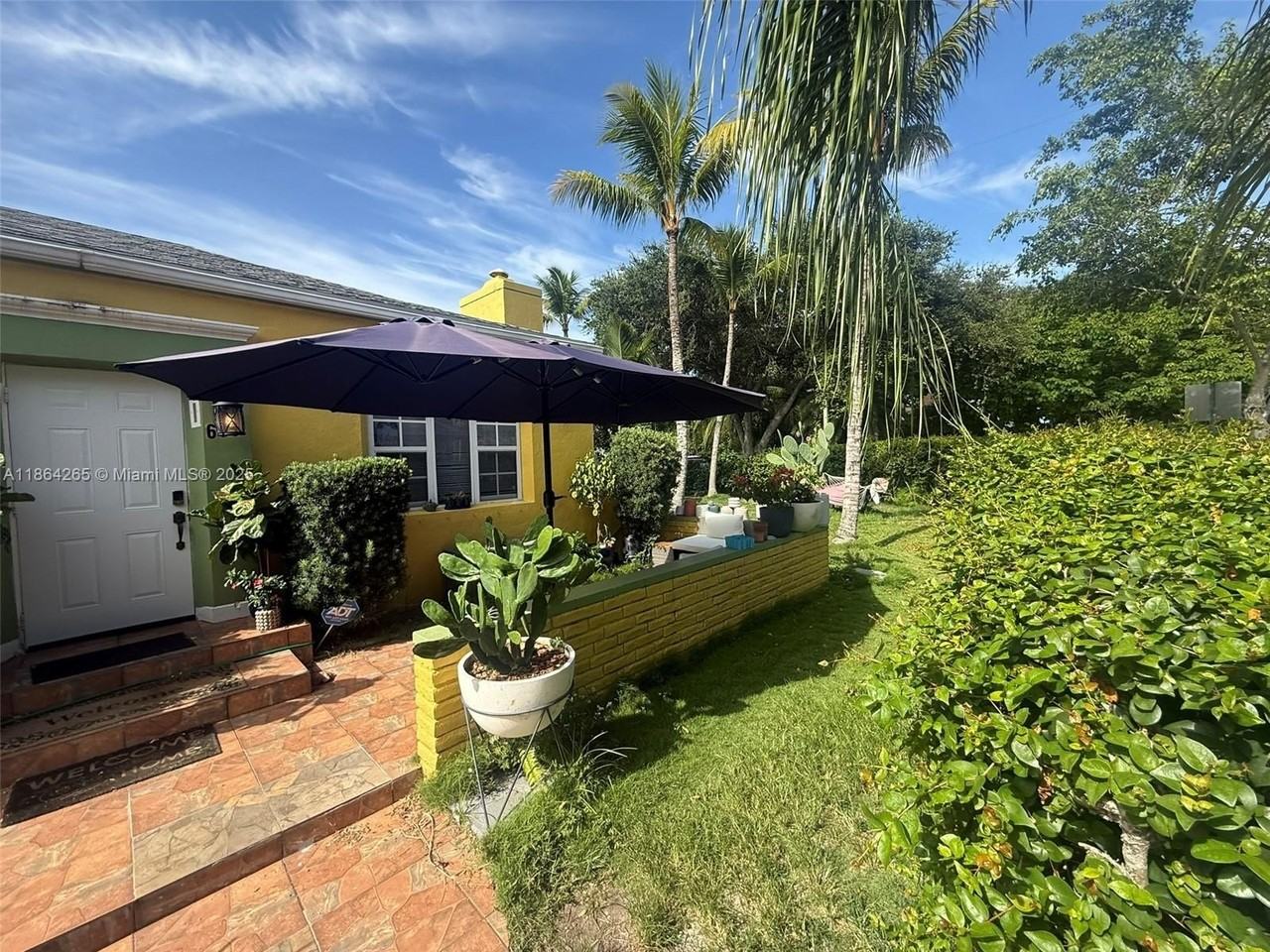 695 Ne 81st St #1 - Photo 3 of 24