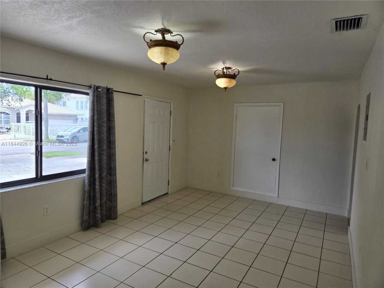 7786 Sw 36th St - Photo 2 of 8