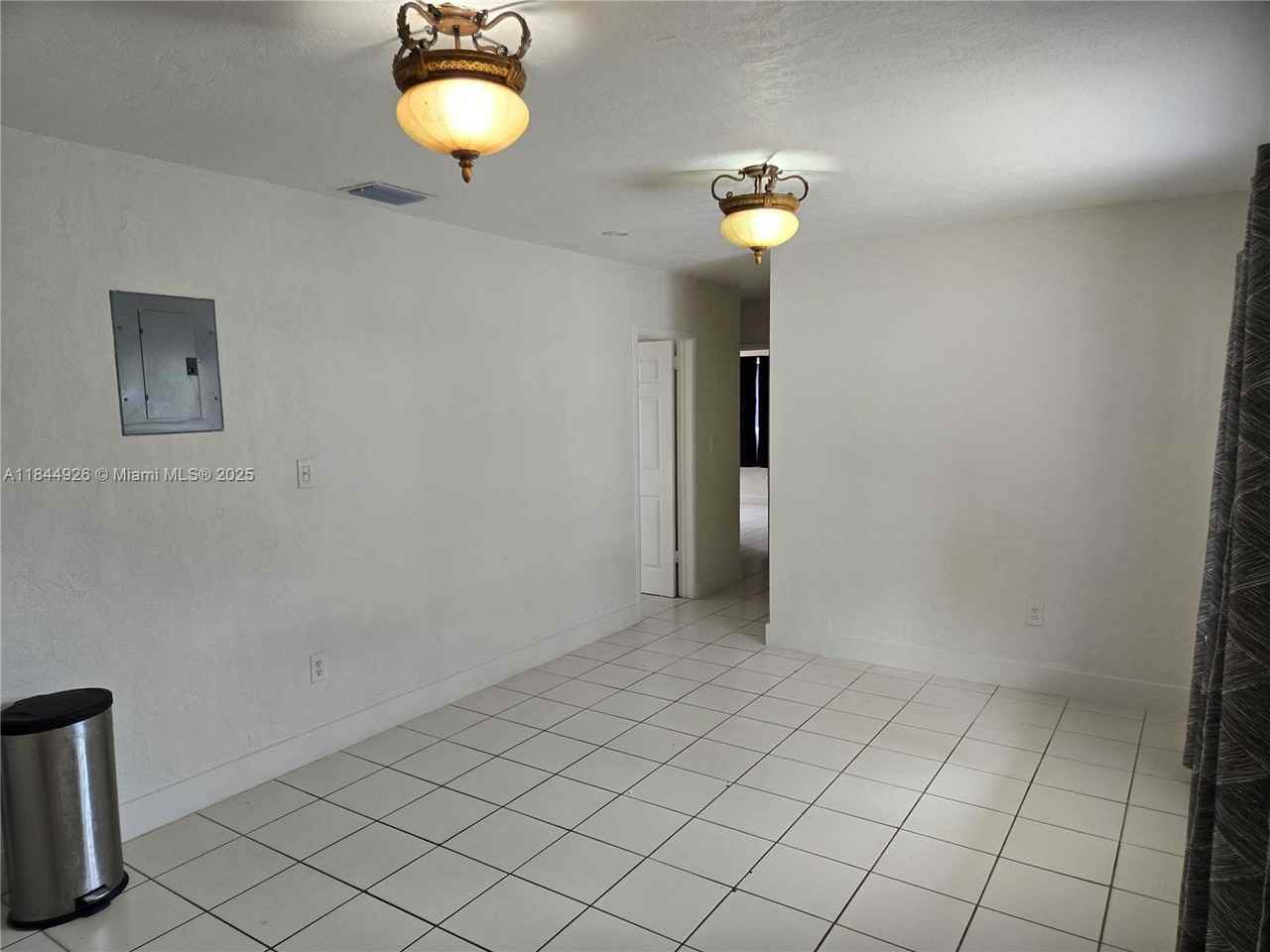 7786 Sw 36th St - Photo 3 of 8