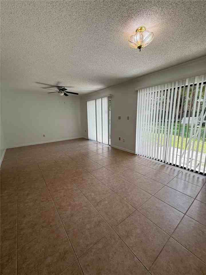 3026 Nw 28th Cir - Photo 7 of 38