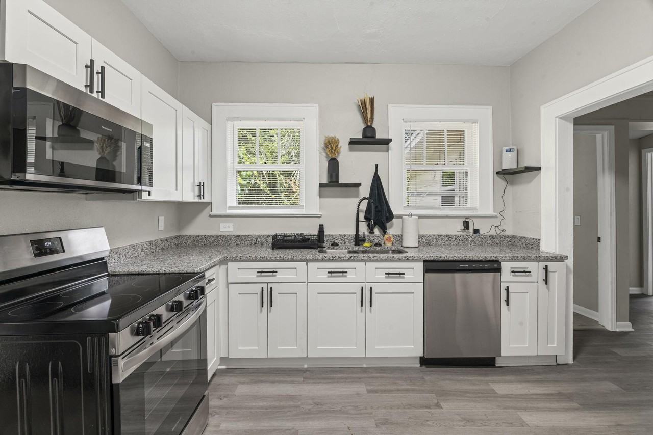 E 27th St - Photo 2 of 21