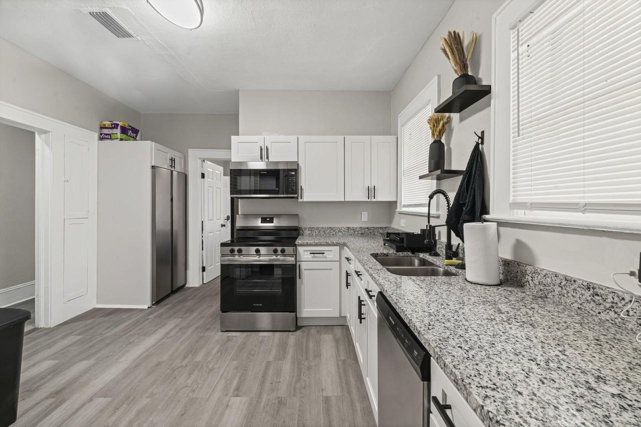 E 27th St - Photo 5 of 21