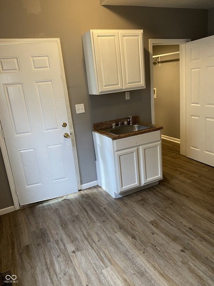 1131 N Rural St #E - Photo 4 of 6