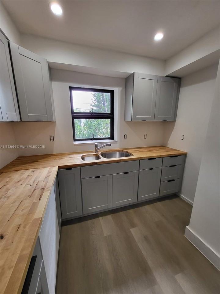 816 Ne 91st Ter - Photo 4 of 8