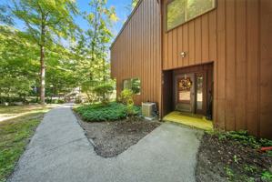 featured image of 4 Aspen Ct