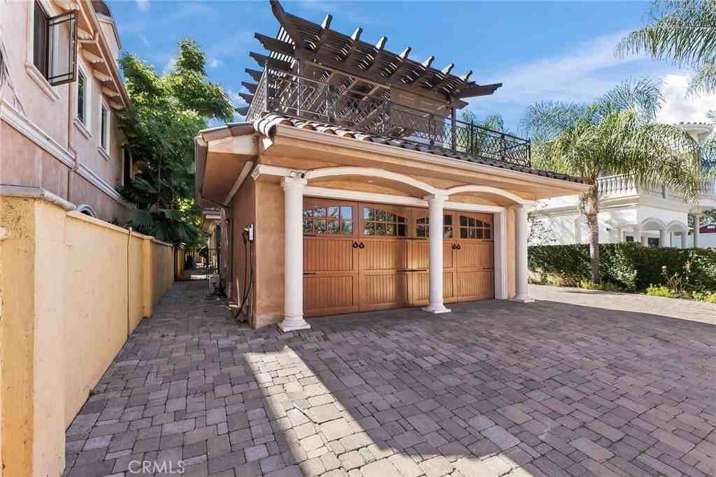 15014 Valleyheart Dr - Photo 4 of 50