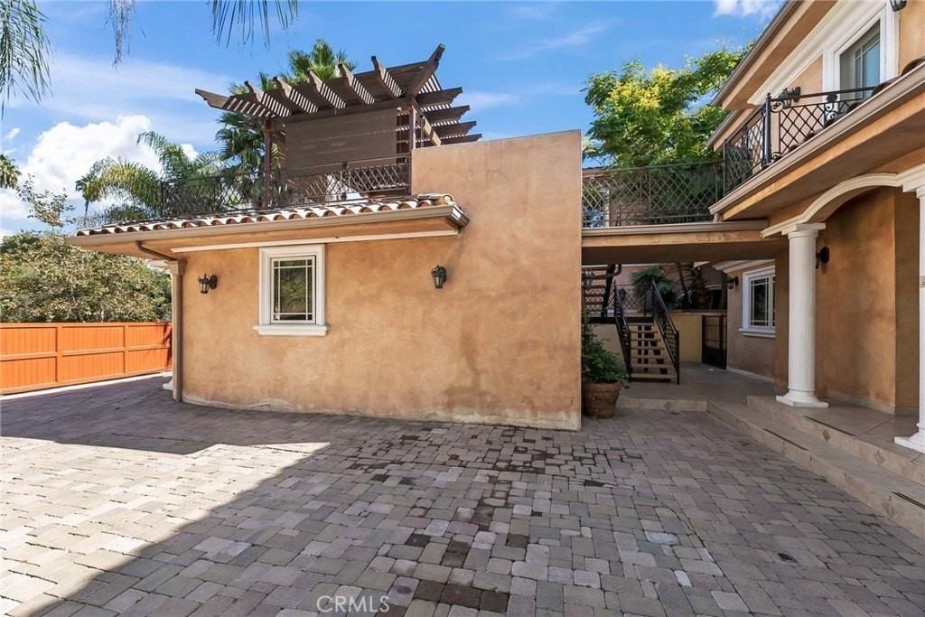 15014 Valleyheart Dr - Photo 5 of 50